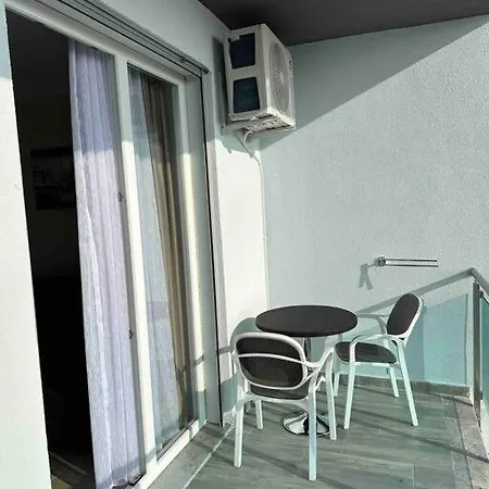4 Seasons Apartment *